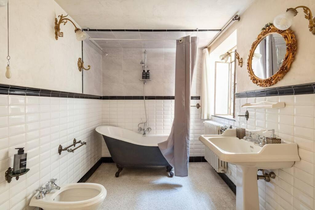 Central Elegant Apartment - Liberty House بولونيا المظهر الخارجي الصورة